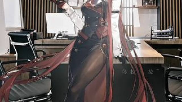 “当开完会你的上司单独把你留下”#鸣潮 #鸣潮二创 #潮起鸣歌唤远航 #鸣潮吟霖 #鸣潮黎那汐塔