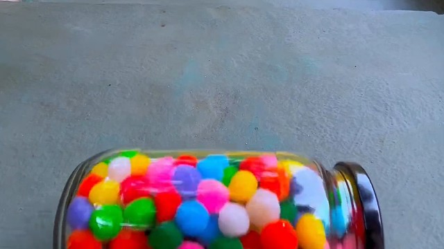 楼梯滚瓶子爆破解压时刻