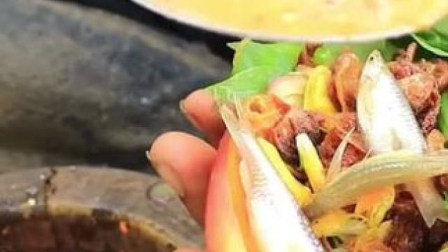 东南亚原始鱼生 #山村生活 #年年有大鱼 #捕鱼也是技术活 #大自然的声音 #原始技术