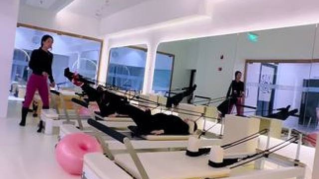 60分钟普拉提核心床让你5分钟看完，喜欢记得点赞收藏哦，喜欢口令讲解版的亲们，下方评论区留言告诉我哦