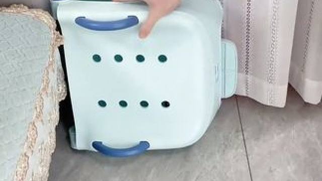 孩子每次洗头就哭闹，多亏老公买的洗头躺椅躺着洗头可舒服了，还能折叠不占空间#洗头躺椅  #有娃必备 