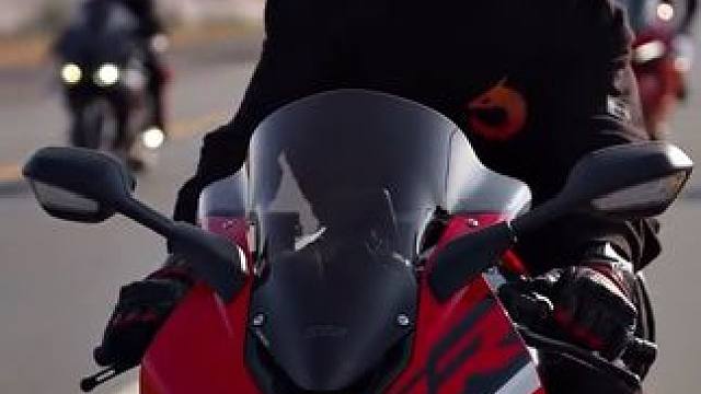 骑行之间，机车与风共舞，释放不羁的灵魂。#宝马s1000rr #热爱机车热爱生活 #日常溜车