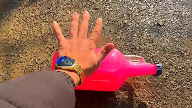 楼梯滚瓶子爆破解压时刻