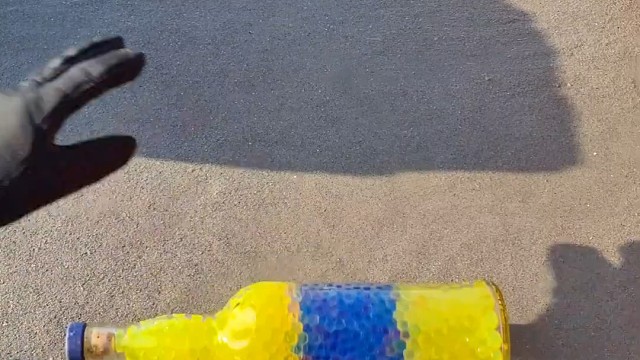 楼梯滚瓶子爆破解压时刻