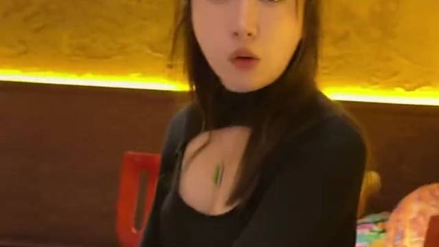 这俩人都不是省油的灯…