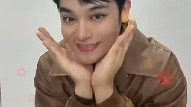 接财神 #跳这个舞就发财 #过年就跳这个 #我有节目献给春节  #发财要听发财歌