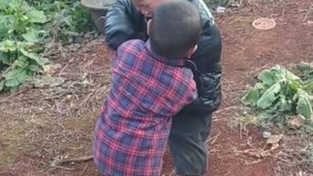 带孩子的累只有自己懂。 #内容启发搜索