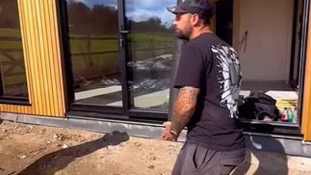 庭院实木结构户外地板铺设施工。 #庭院设计 #地面装饰 #工艺制作 #庭院生活 #小院改造