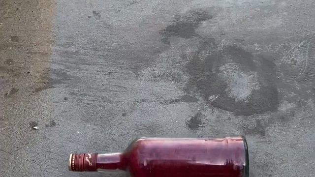 楼梯滚瓶子爆破解压时刻