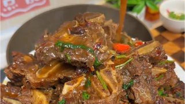 天海藏原切牛脊骨，吃过的都知道，现在是真合适，肉连着筋真香，太解馋了#牛脊骨 #大口吃肉的感觉真好 