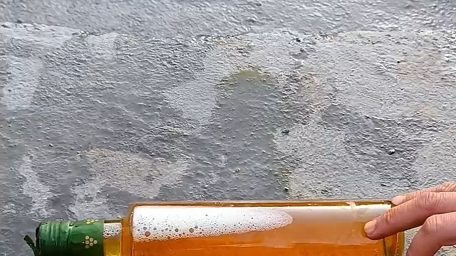 楼梯滚瓶子爆破解压时刻