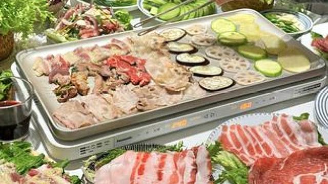 过年聚餐｜花200+和朋友在家吃烤肉太幸福了 fafa的烤肉菜单
荤菜：
蒜香五花肉
孜然梅花肉
香