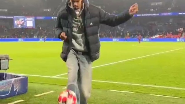 2.2米身高的篮球明星，脚下竟然如此稳健