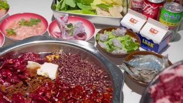 四间重庆老火锅新年特惠来啦，88元双人餐含锅底油碟，还有菜品，太划算了，左下角定位安排#同城美食 #