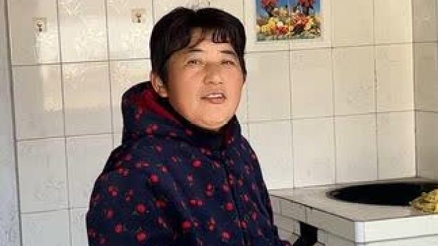 今天我和英子把家里卫生打扫打扫