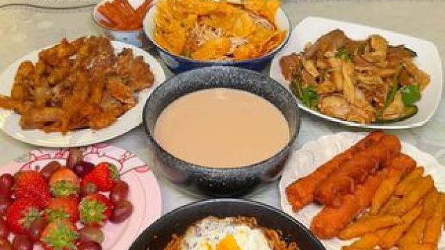 00后有自己的年夜饭… #00后年夜饭 #新型团圆饭准备好了 #年味菜氛围感拉满了