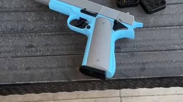 没有男生会拒绝会抛壳的玩具枪吧~ #有男生会拒绝这个玩具吗 #解压玩具