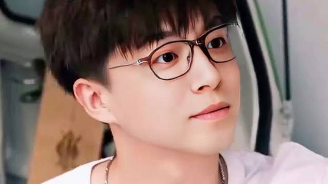 小眼镜的话喜欢吗