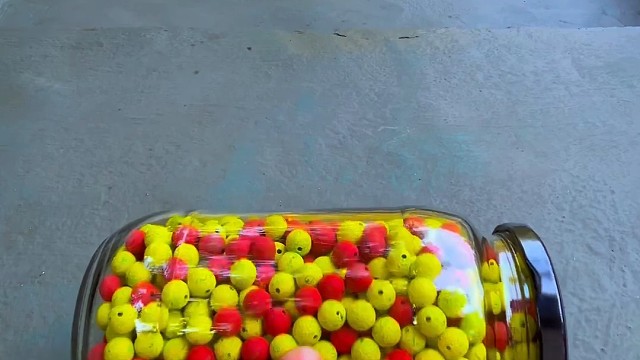 楼梯滚瓶子爆破解压时刻