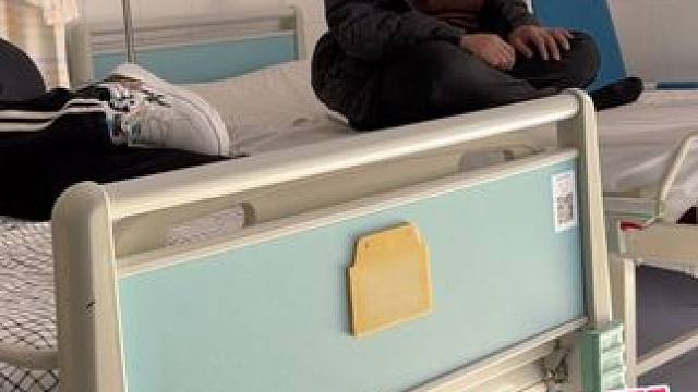 当我陪爷爷住院有一点无聊，临时决议邀请妈妈发小的女儿来安徽玩 #父子 #剧情搞笑 #男女关系