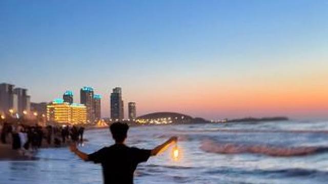 所以 我们什么时候去威海看海！
#威海 #吴俊余一路上 #远处的光指引着方向