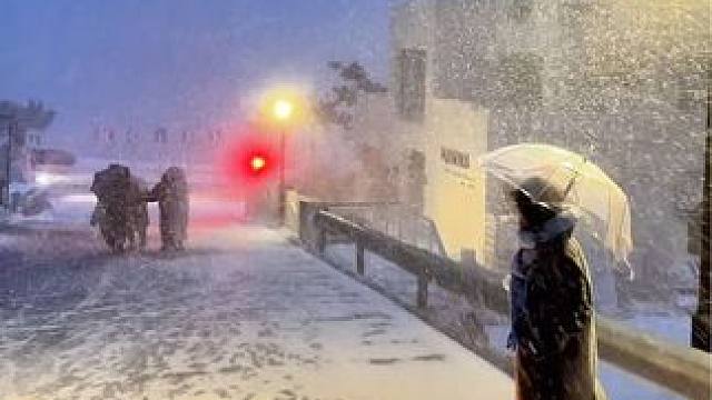 真的会反复爱上 威海雪中蓝调的海边.
#威海 #氛围感 #歌曲圣索菲亚