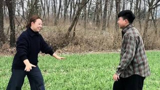 上摔不过弟弟 下摔不过儿子 怎么混的#花式过大年 #气势不能输