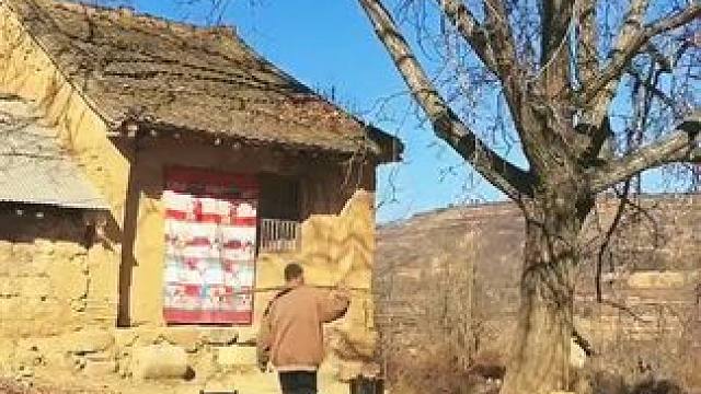 村里的风景，虽平淡，但耐看。也许生活并不便利，却最温暖的治愈。长大后才明白，平凡无奇的小村里藏着最惬