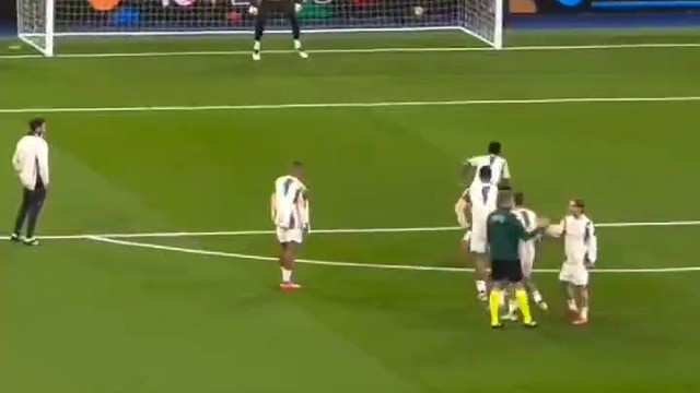 皇马三巨头赛前射门训练