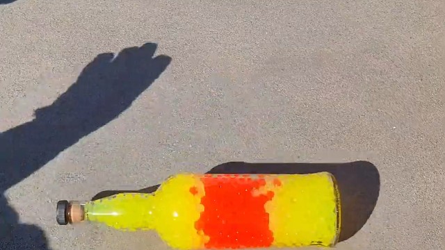 楼梯滚瓶子爆破解压时刻