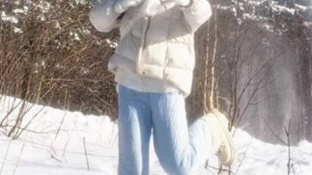 我是不会放弃在雪地跳yes or yes的！#喜欢下雪的感觉 #twice #yesoryes #抖