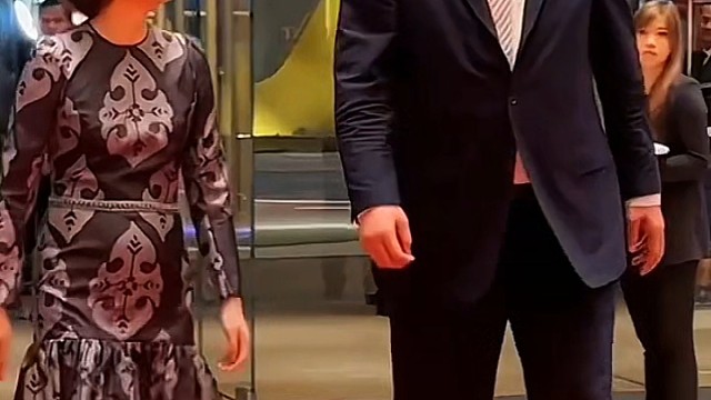 姚明和叶莉一起出席活动，站在身边像安保