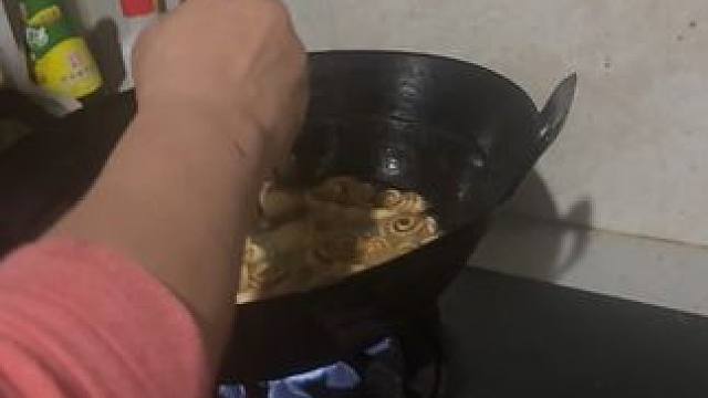 睡？？怎么可能，还是吃吧～#初雪 #睡觉是不可能的 #美食趣胃计划