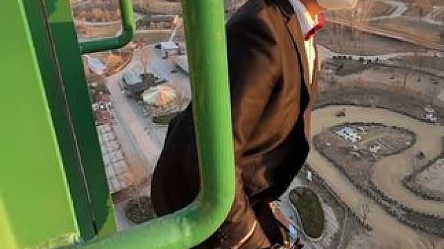 结冰你还敢蹦极嘛？ 小时候，年味是一种期盼，长大后，年味是一种回忆，不是年味变淡了，而是过年开心的，