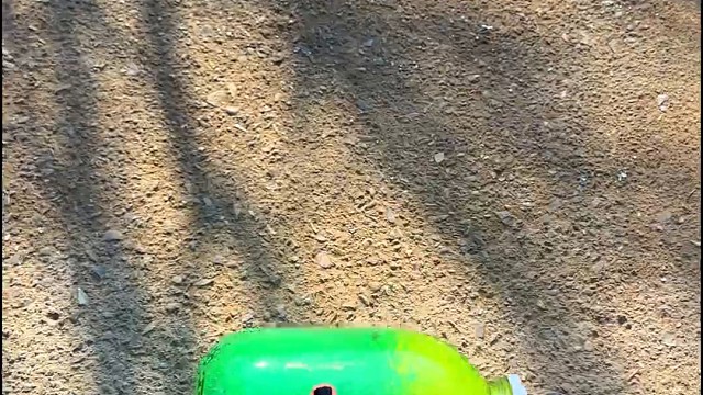 楼梯滚瓶子爆破解压时刻