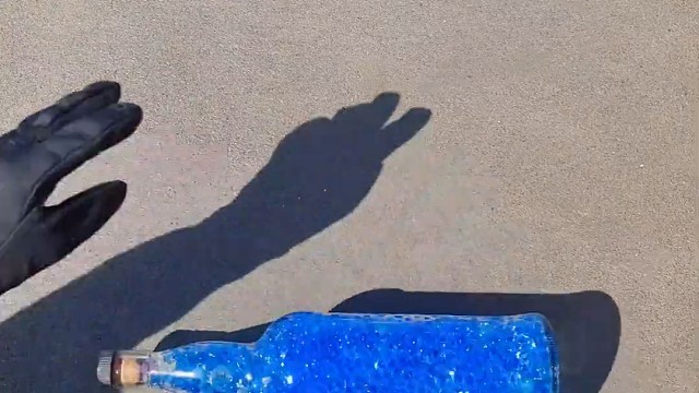 楼梯滚瓶子爆破解压时刻