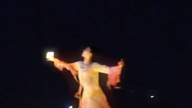 许个愿吧，祈愿皆成。
#古风舞蹈 #舞蹈 #国风 #氛围感 #新年 
