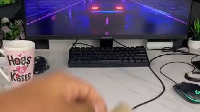 朋友：哇趣，这个遥控车还能漂移，也太酷了 #有男生会拒绝这个玩具吗 #酷炫