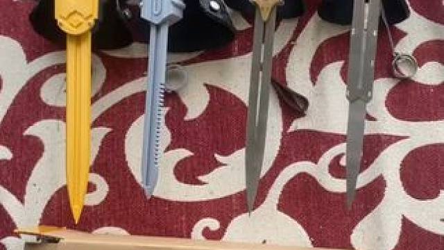 没有男生会拒绝这么酷的袖剑吧~ #有男生会拒绝这个玩具吗  #酷炫