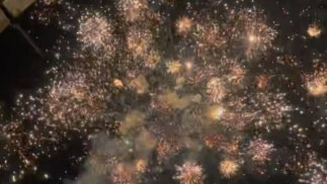 烟花一响，新年来到，在这里给大家拜年了#欢欢喜喜过大年 #在这里给大家拜个早年