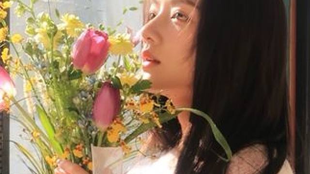 任敏不语只是一味的散发魅力#任敏#彩棠小圆管粉底液