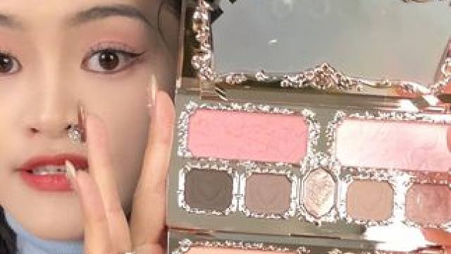 眼影腮红修容用这个一盘就搞掂啦1 #花知晓新品 #彩妆 #购物分享 #花知晓草莓丘比特 #花知晓礼盒