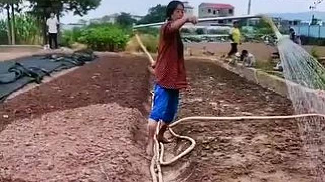 山卡卡里的农村大姐学费了开直播每天收获满满您还在恐播怕播不敢开播开播了不知说什么吗#记录真实生活 #