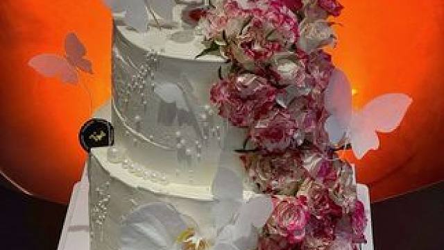 “说浪漫点，我只属于自己，我完全自由，在自由的时间里我更喜欢做自己”#人气蛋糕推荐 #甜沫儿#情人节