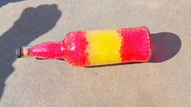 楼梯滚瓶子爆破解压时刻