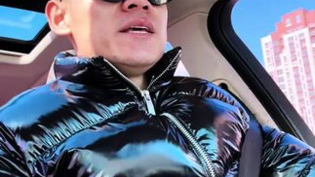 《感恩所有帮助》
心存感恩行路间，
微风轻抚心田暖。
岁月流转情未变，
方得始终志更坚。