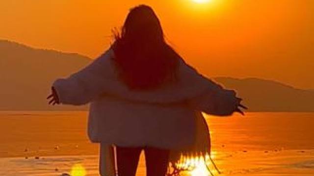 自由在我的剧本里 永远不会杀青 
#舞蹈 #一点 #日落沉溺于橘色的海