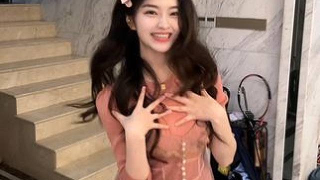 嘻嘻 发个三十晚上的库存 #过年 #2025 #手势舞