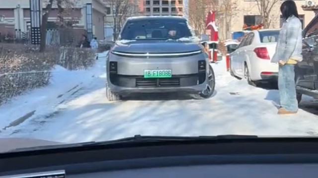 车是什么牌子我不问了 车胎是怎么回事？