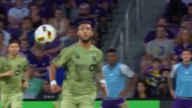 橄榄球的现场表现是不是更炸裂